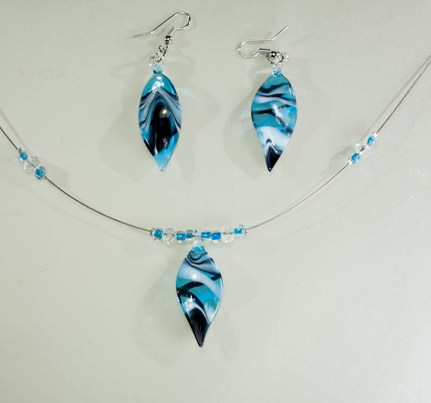 Komplet List prozirna plava s crnim i bijelim