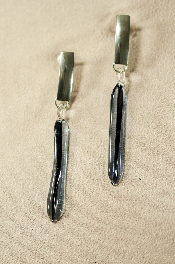 Naušnice Štapići crna u svijetloplavoj