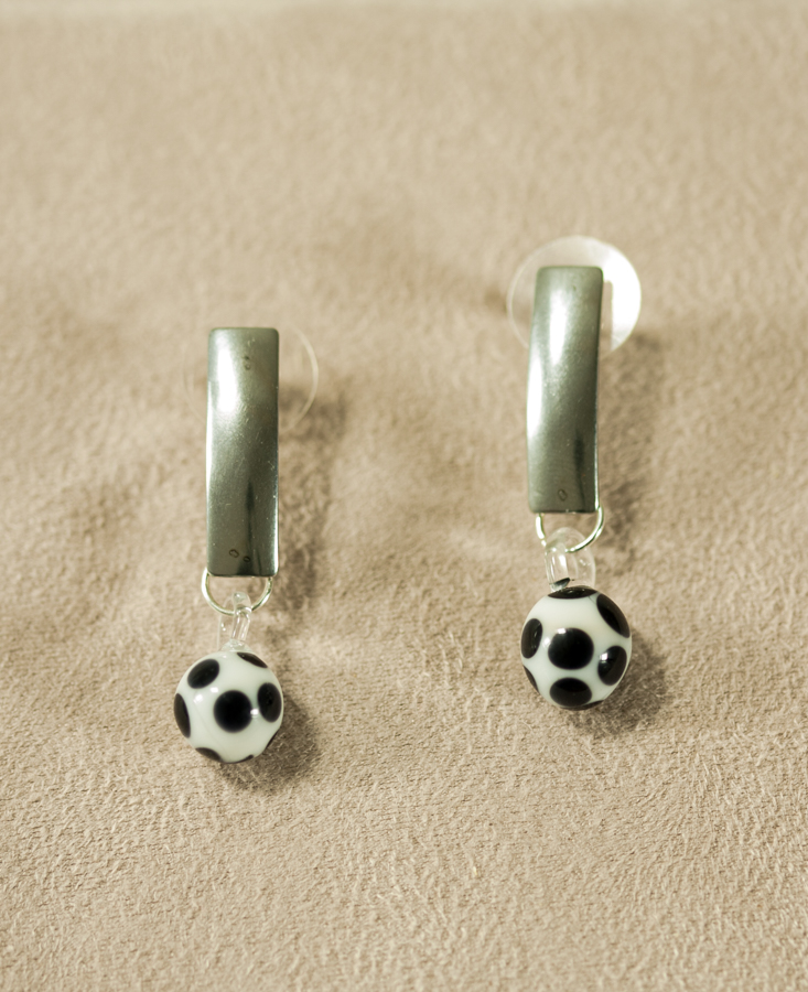 Naušnice Loptice crno bijele